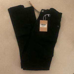 Reformation High & Skinny Jean in black. Size 26, never worn.